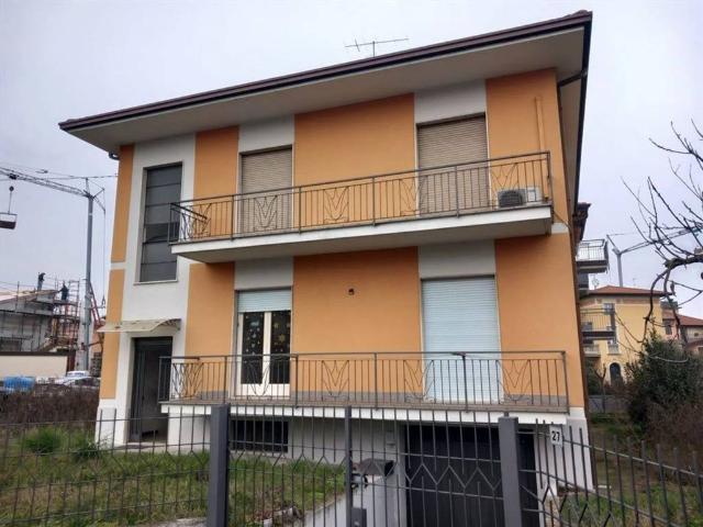Villa Indipendente in vendita a Rivoltella del Garda, Desenzano Del Garda