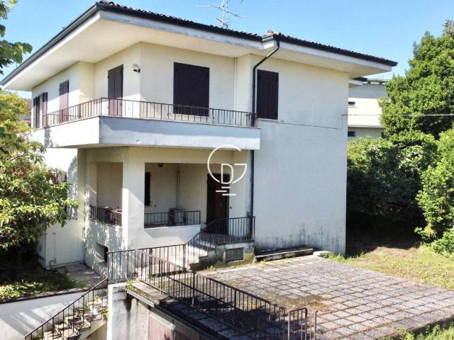 Villa Indipendente in vendita a Desenzano Del Garda, Lombardia