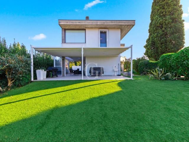 Villa Indipendente in vendita a Rivoltella del Garda, Desenzano Del Garda