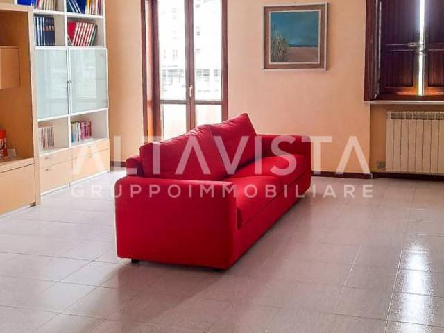 Villa Indipendente in vendita a Desenzano Del Garda, Brescia