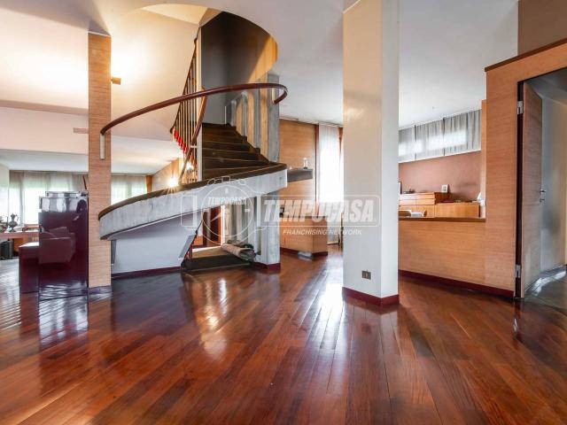 Villa Indipendente in vendita a Ex Tilane, Desio