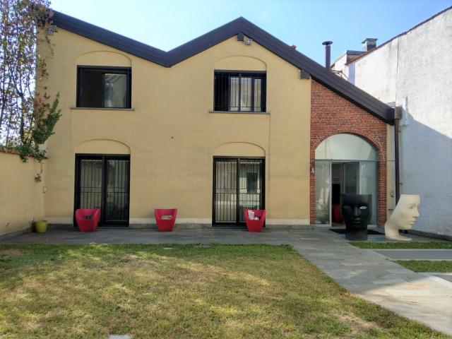 Villa Indipendente in vendita a Piazza, Desio