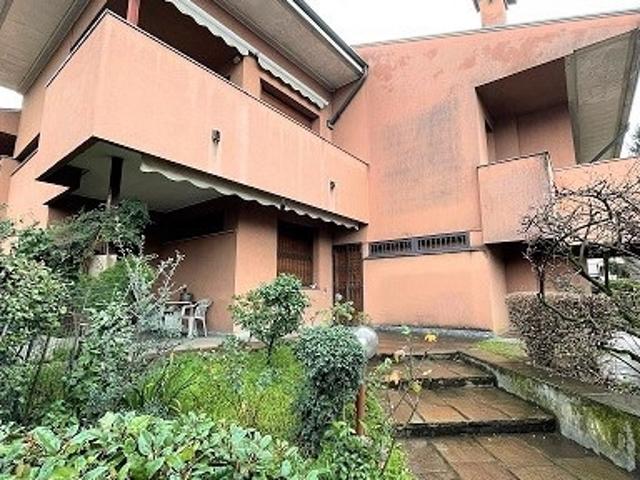 Villa Indipendente in vendita a Desio, Lombardia