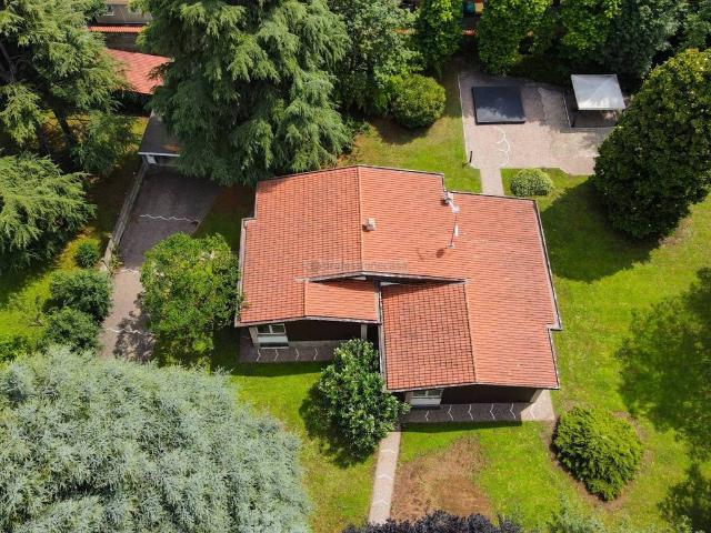Villa Indipendente in vendita a Sacro Cuore-Stazione, Desio