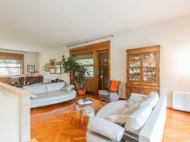 Villa Indipendente in vendita a Desio, Lombardia