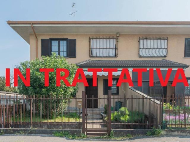 Villa Indipendente in vendita a Sacro Cuore-Stazione, Desio