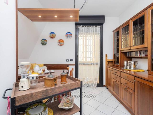 Villa Indipendente in vendita a Desio, Lombardia