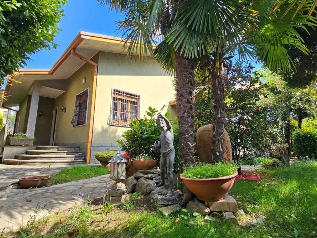 Villa Indipendente in vendita a Prati, Desio