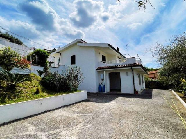 Villa Indipendente in vendita a Calabria, Cosenza