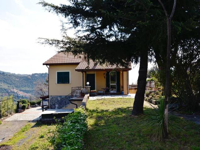Villa Indipendente in vendita a Diano Arentino, Liguria