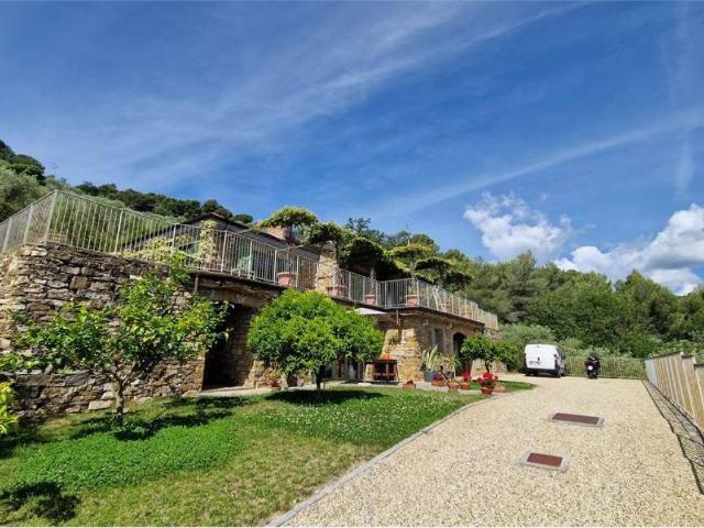 Villa Indipendente in vendita a Diano Castello, Liguria