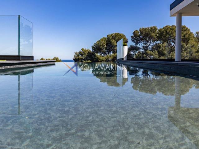 Villa Indipendente in vendita a Borgo Marina, Imperia