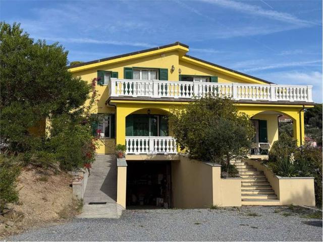 Villa Indipendente in vendita a Diano Castello, Liguria