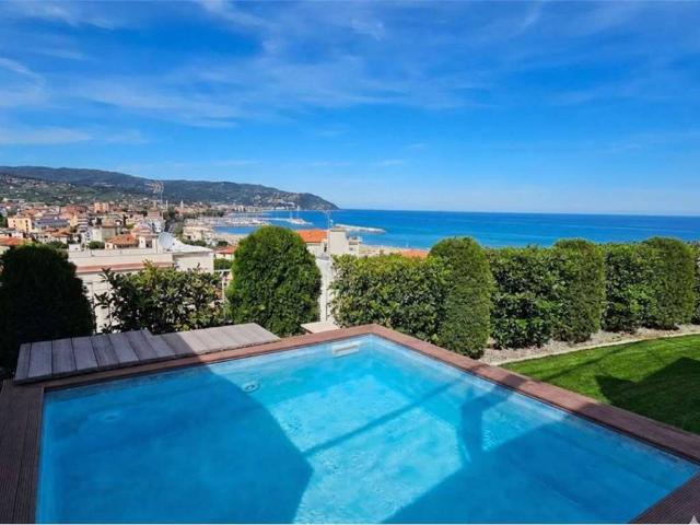 Villa Indipendente in vendita a Diano Calderina, Diano Marina