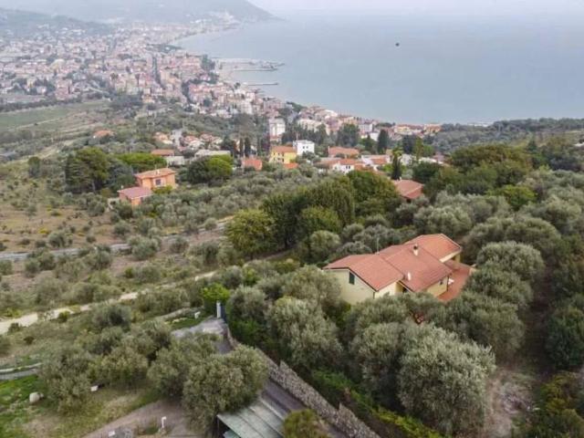 Villa Indipendente in vendita a Diano Gorleri, Diano Marina