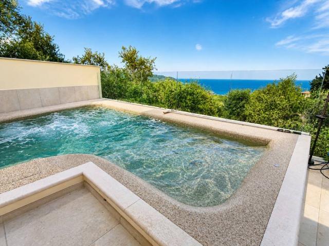 Villa Indipendente in vendita a Diano Calderina, Diano Marina