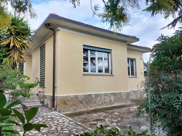 Villa Indipendente in vendita a Diano Calderina, Diano Marina