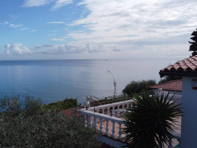Villa Indipendente in vendita a Diano Calderina, Diano Marina