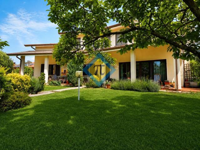 Villa Indipendente in vendita a Dignano, Friuli-Venezia Giulia