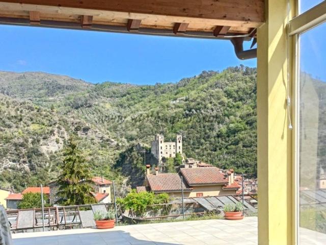 Villa Indipendente in vendita a Dolceacqua, Liguria