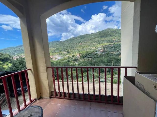 Villa Indipendente in vendita a Dolceacqua, Liguria