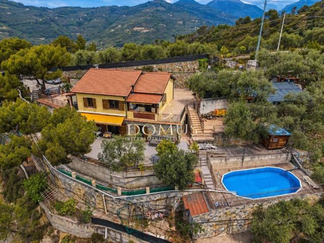 Villa Indipendente in vendita a Dolceacqua, Liguria