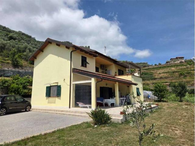Villa Indipendente in vendita a Dolceacqua, Liguria