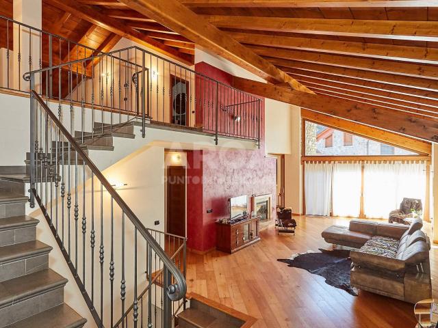 Villa Indipendente in vendita a Dolzago, Lombardia