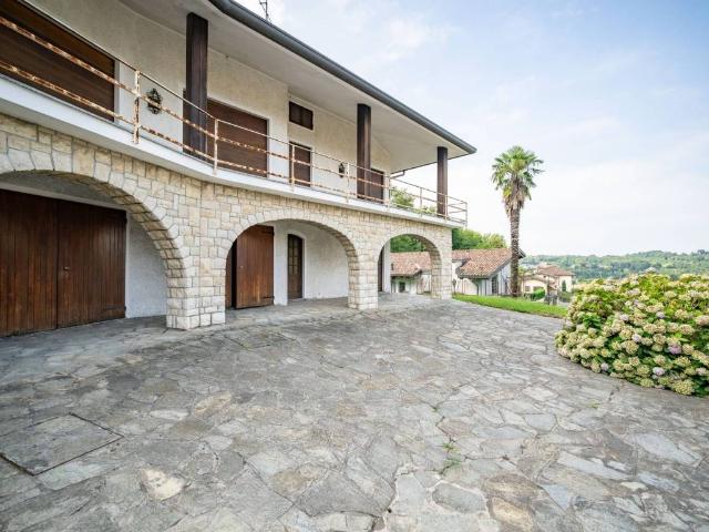 Villa Indipendente in vendita a Dolzago, Lombardia