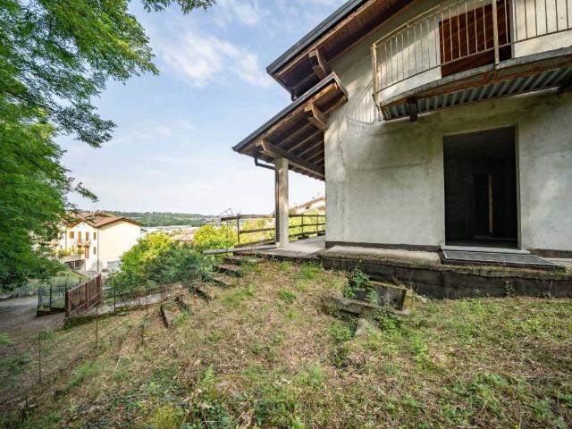 Villa Indipendente in vendita a Dolzago, Lombardia