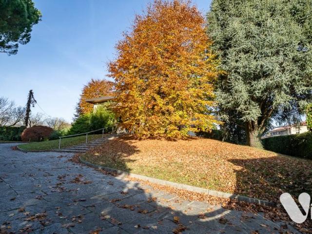 Villa Indipendente in vendita a Dolzago, Lombardia