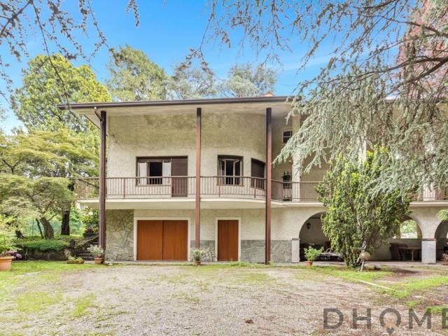 Villa Indipendente in vendita a Dolzago, Lombardia