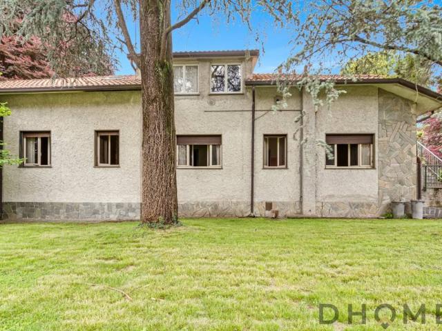Villa Indipendente in vendita a Dolzago, Lombardia