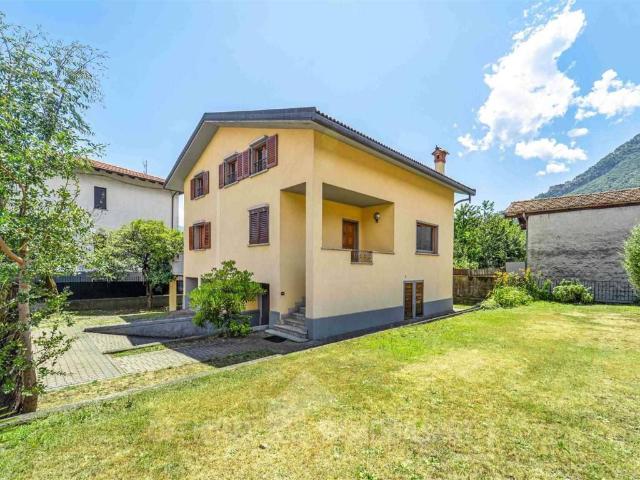 Villa Indipendente in vendita a Mossanzonico, Dongo