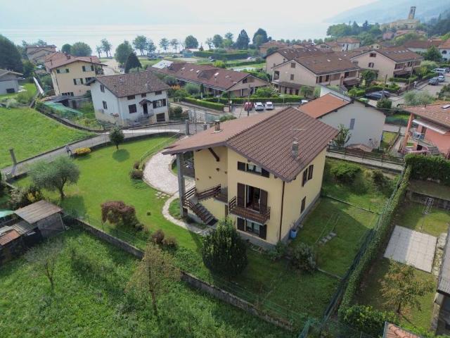 Villa Indipendente in vendita a Mossanzonico, Dongo