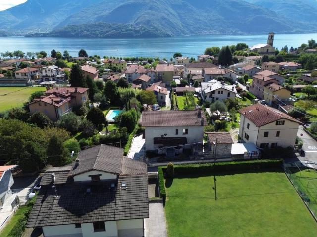 Villa Indipendente in vendita a Mossanzonico, Dongo