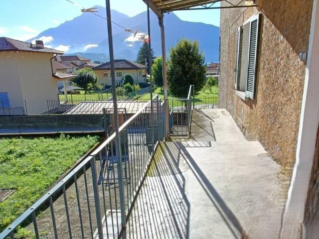Villa Indipendente in vendita a Dongo, Lombardia