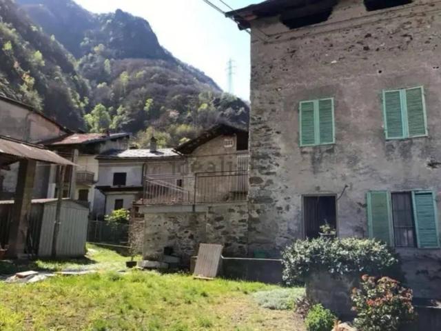 Villa Indipendente in vendita a Donnas, Aosta