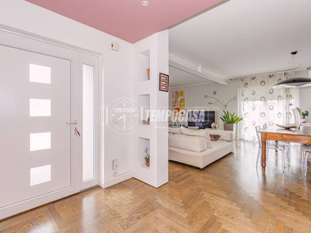 Villa Indipendente in vendita a Dorno, Lombardia