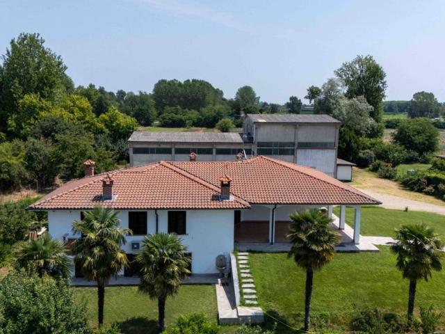 Villa Indipendente in vendita a Dorno, Lombardia