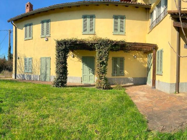 Villa Indipendente in vendita a Dorno, Lombardia