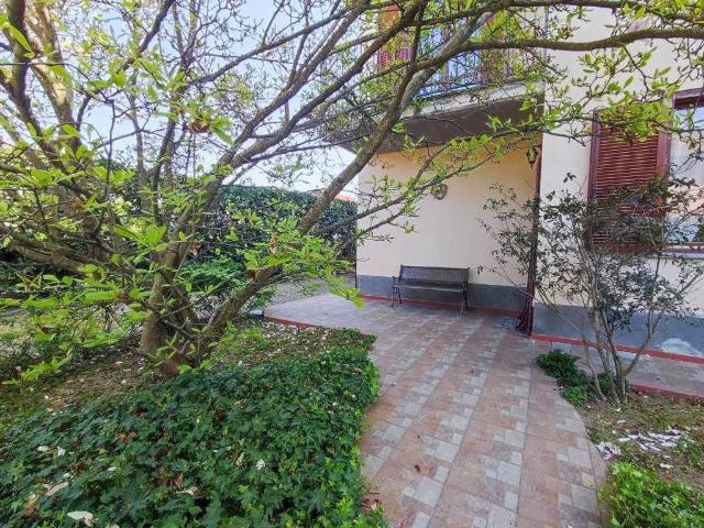 Villa Indipendente in vendita a Dorno, Lombardia