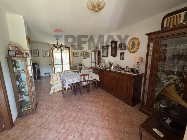 Villa Indipendente in vendita a Dorno, Lombardia