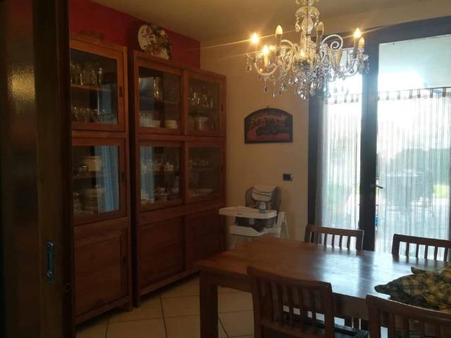 Villa Indipendente in vendita a Dosolo, Lombardia