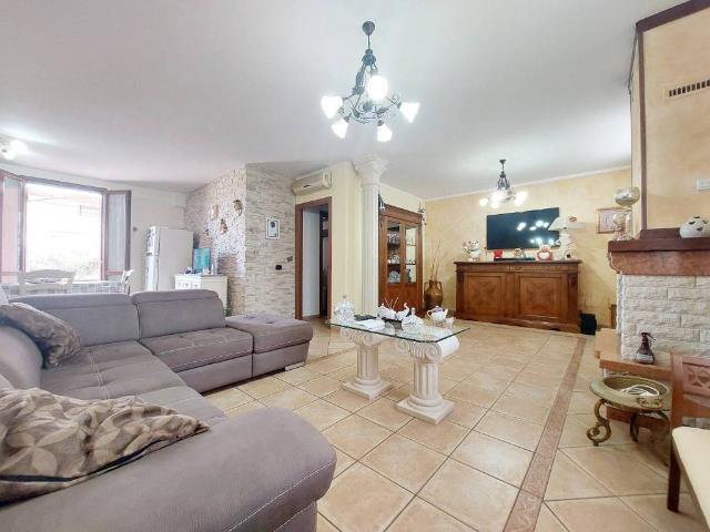 Villa Indipendente in vendita a Dosolo, Lombardia