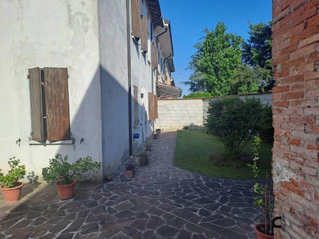 Villa Indipendente in vendita a Dosolo, Lombardia