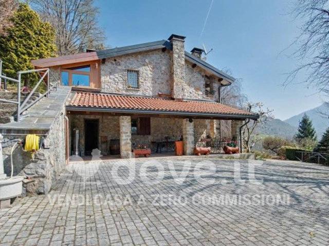Villa Indipendente in vendita a Comunità Montana della Valle Brembana, Dossena