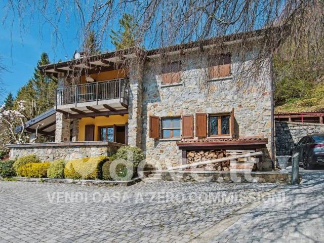 Villa Indipendente in vendita a Comunità Montana della Valle Brembana, Dossena