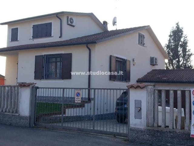 Villa Indipendente in vendita a Dovera, Lombardia