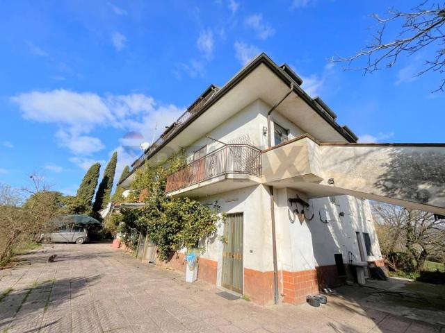 Villa Indipendente in vendita a Dragoni, Campania